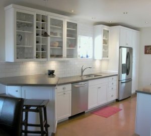 When preparing your property for sale it is important that you invest your money wisely. A kitchen facelift is a great update that gives bang for your bucks. 